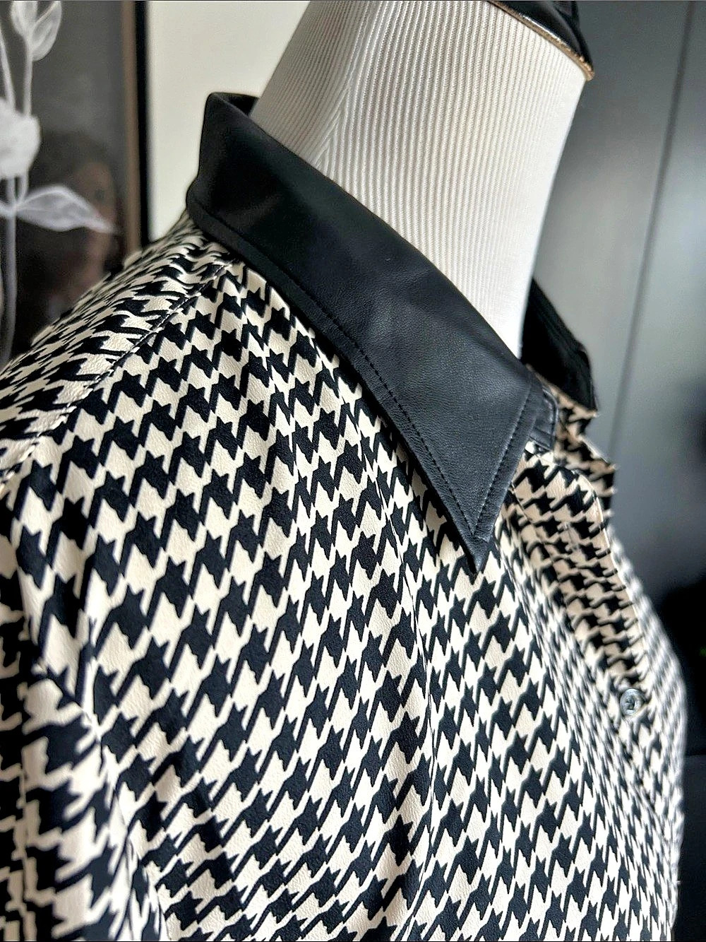 Lauren Ralph Lauren Houndstooth Button Down in Black & tan large Like New